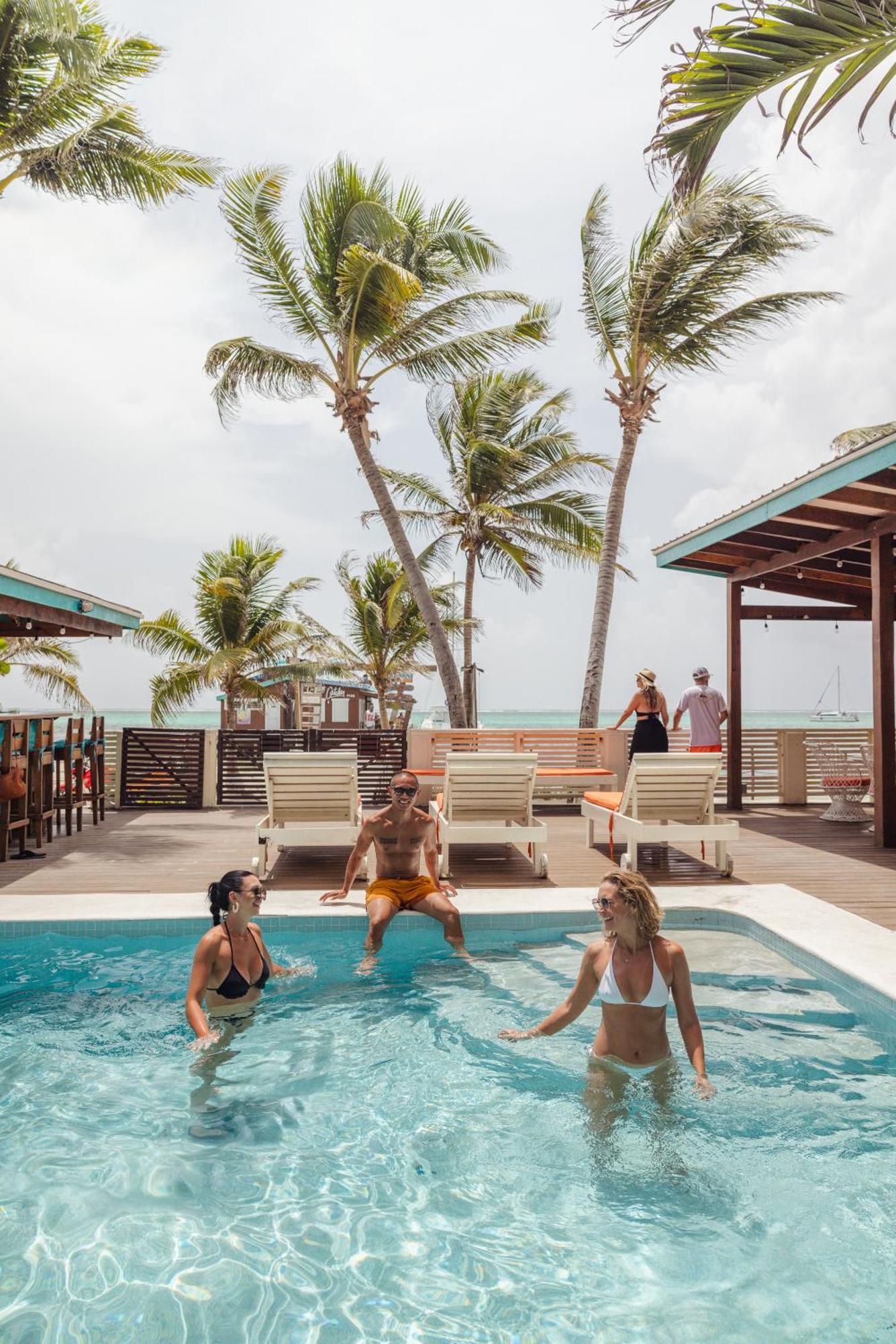 Ocean Tide Beach Resort San Pedro  Exterior photo